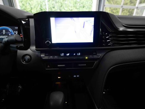 Used 2025 Toyota Camry LE w/ Convenience Package FWD image 17