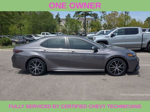 Used 2023 Toyota Camry SE image 3