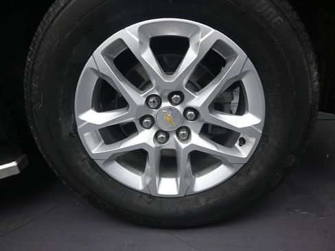 Used 2023 Chevrolet Traverse LS FWD image 10