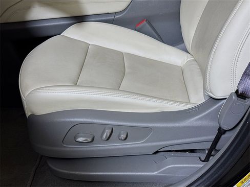 Certified 2025 Cadillac XT6 Premium Luxury image 17