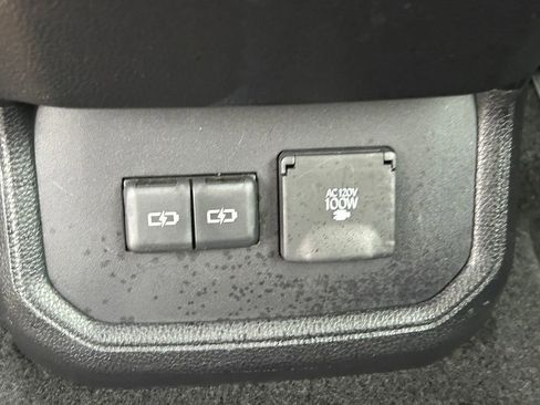 Used 2023 Toyota Highlander Platinum FWD image 24