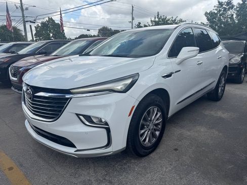 Used 2022 Buick Enclave Essence FWD image 2