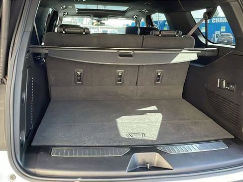 Used 2022 Chevrolet Suburban Z71 w/ Luxury Package image 34