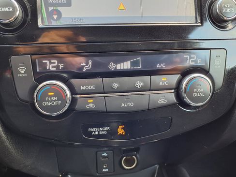 Used 2014 Nissan Rogue SV w/ SV Premium Package FWD image 7