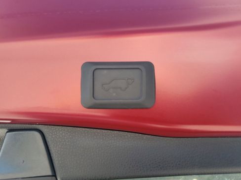 Used 2024 Toyota RAV4 XLE Premium FWD image 10