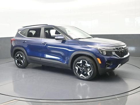 Used 2024 Kia Seltos EX FWD image 8