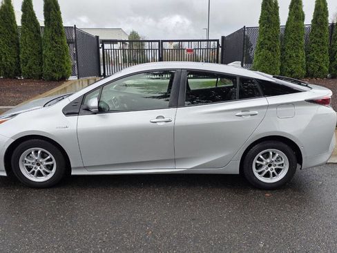 Used 2018 Toyota Prius Two 4dr Hatchback image 8