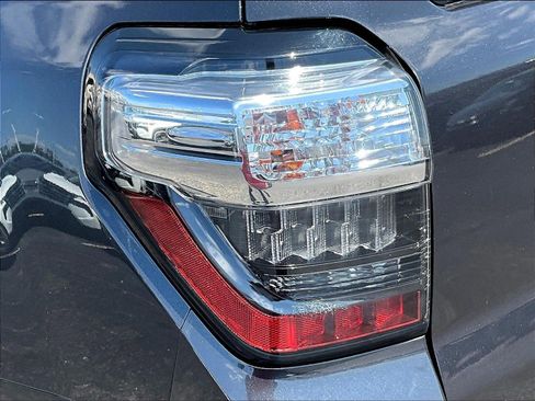 Used 2019 Toyota 4Runner SR5 AWD/4WD image 23