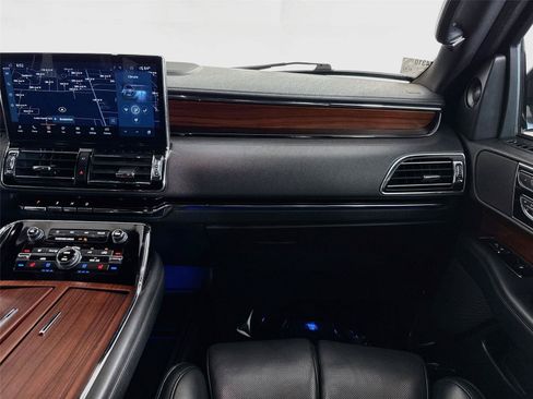 Used 2022 Lincoln Navigator L Reserve w/ Monochromatic Package RWD image 38