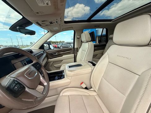 Used 2021 GMC Yukon Denali w/ Denali Premium Package AWD/4WD image 13