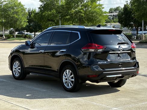 Used 2017 Nissan Rogue SV AWD/4WD image 16