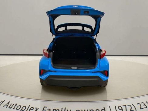 Used 2019 Toyota C-HR XLE FWD image 9