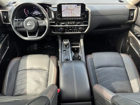 Used 2025 Nissan Pathfinder Platinum AWD/4WD image 16