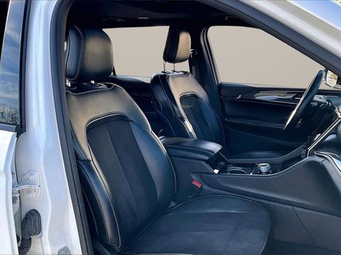 Certified 2022 Jeep Grand Cherokee L Laredo image 22