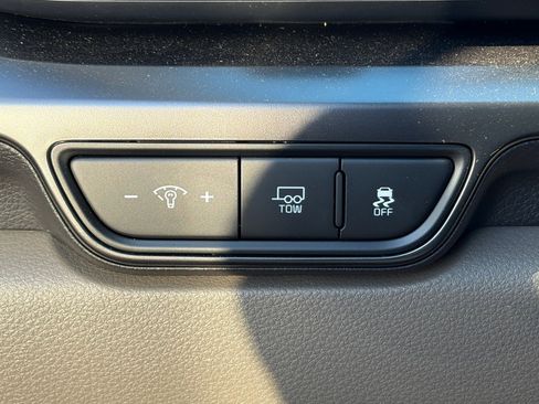 Certified 2025 Kia Carnival LXS FWD image 10