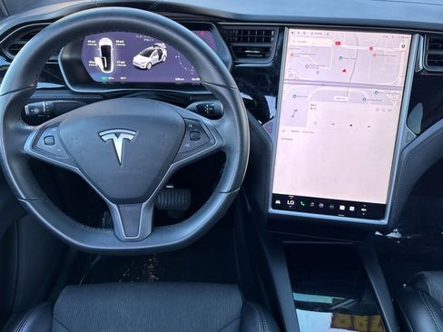 Used 2018 Tesla Model X 75D image 17