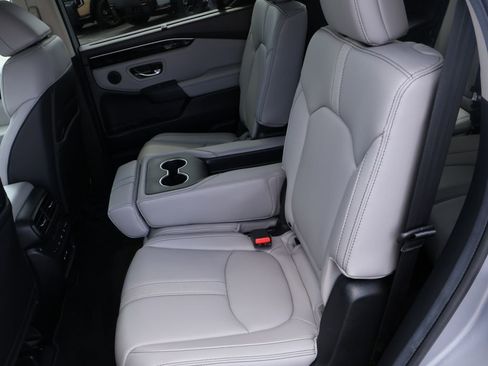 Used 2025 Honda Pilot Touring image 14