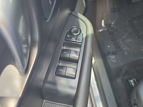 Certified 2025 Buick Enclave Preferred FWD image 17