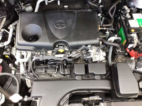 Used 2022 Toyota RAV4 XLE FWD image 11