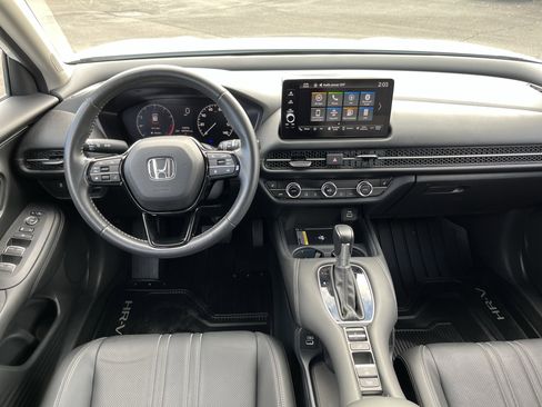 Used 2023 Honda HR-V EX-L image 11