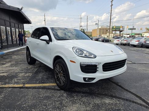 Used 2017 Porsche Cayenne Platinum Edition AWD/4WD image 3