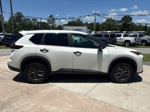 Used 2024 Nissan Rogue S AWD/4WD image 4