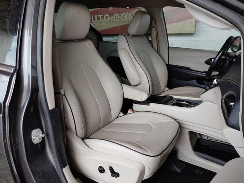 Used 2021 Chrysler Pacifica Limited w/ Premium & Safety Sphere Group AWD/4WD image 13