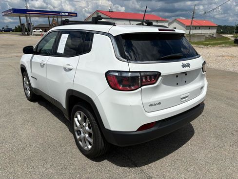 Used 2022 Jeep Compass Latitude w/ Sun and Sound Group AWD/4WD image 5