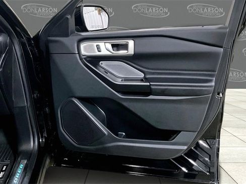 Used 2020 Ford Explorer Platinum w/ Premium Technology Package image 12