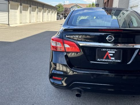 Used 2017 Nissan Sentra SR w/ SR Midnight Edition FWD image 3