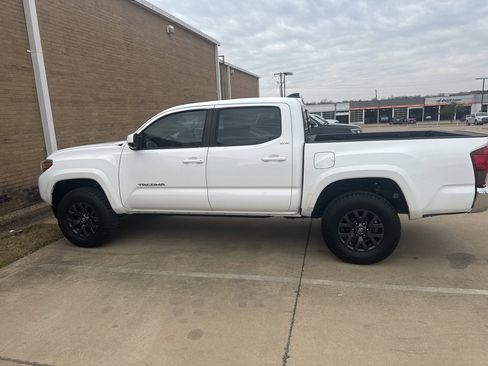 Used 2021 Toyota Tacoma SR5 image 10