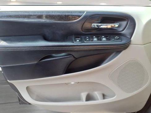 Used 2015 Chrysler Town & Country Touring-L w/ Driver Convenience Group FWD image 15