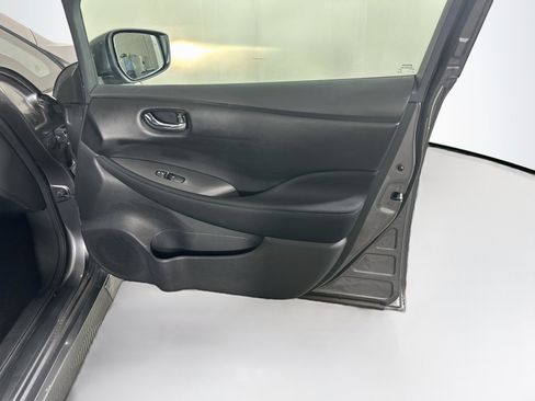 Used 2025 Nissan Leaf S FWD image 30
