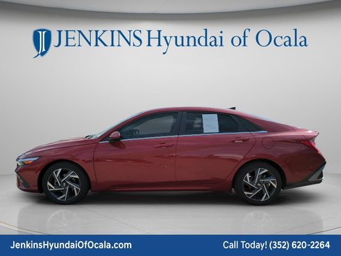 Used 2025 Hyundai Elantra SEL FWD image 6