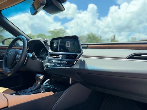 Used 2023 Lexus ES 350 w/ Premium Package FWD image 17
