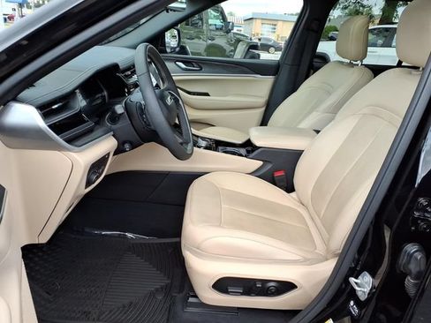 Used 2022 Jeep Grand Cherokee Limited 4xe w/ Luxury Tech Group II AWD/4WD image 4