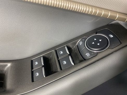 Used 2025 Ford Explorer Active AWD/4WD image 12