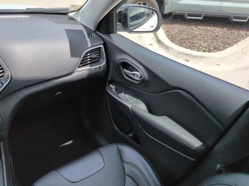 Used 2022 Jeep Cherokee Latitude Lux w/ Sun & Sound Group image 17