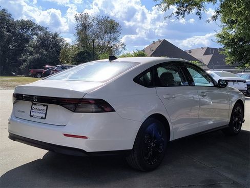 New 2025 Honda Accord SE image 4