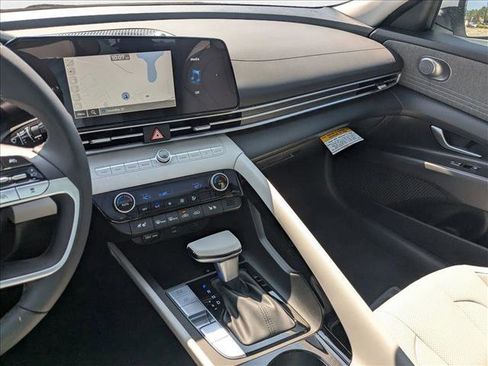 New 2025 Hyundai Elantra Limited image 13