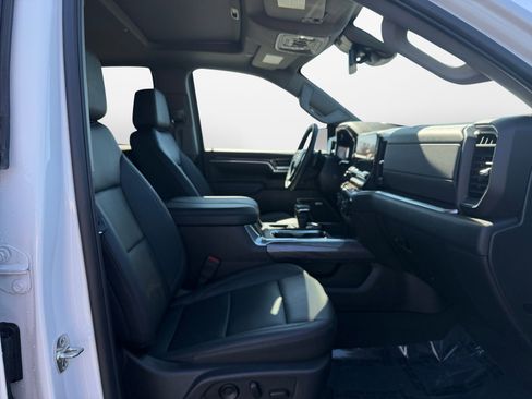 Used 2025 Chevrolet Silverado 1500 LTZ w/ LTZ Convenience Package II AWD/4WD image 15
