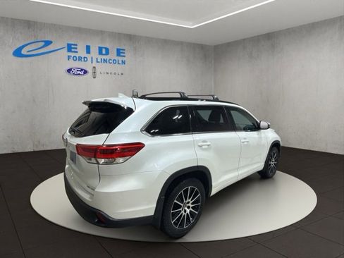 Used 2018 Toyota Highlander SE image 7