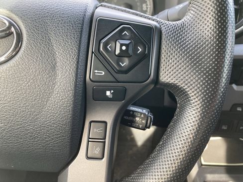 Used 2020 Toyota Tacoma TRD Sport w/ Technology Package image 18