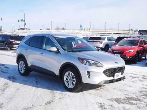 Certified 2020 Ford Escape SE image 3