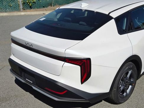 New 2026 Kia K4 FWD image 11