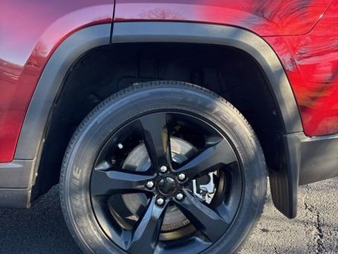 Used 2024 Jeep Grand Cherokee L Altitude image 14