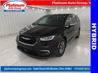 Used 2023 Chrysler Pacifica Limited FWD video 1