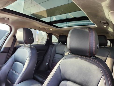 Used 2020 Jaguar F-PACE Prestige image 12