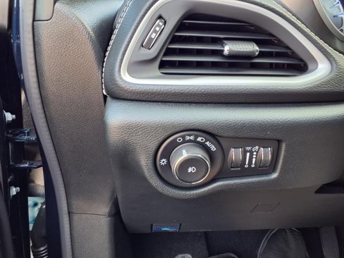 New 2025 Chrysler Pacifica Select image 14