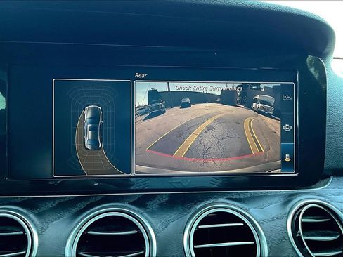 Used 2018 Mercedes-Benz E 300 4MATIC image 14